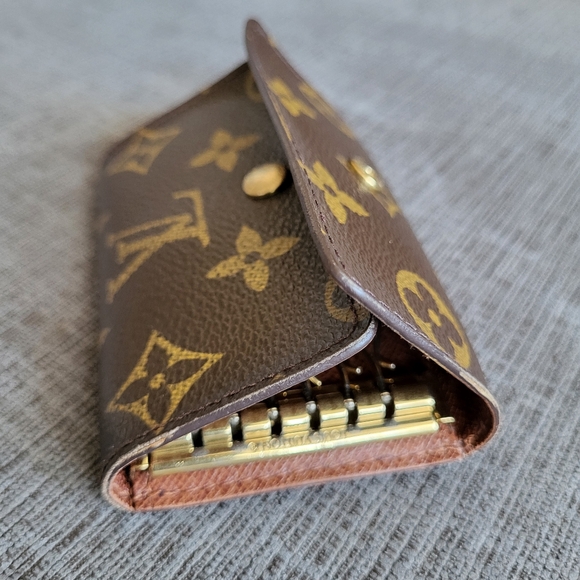 Louis Vuitton 6-Ring Key Holder - Picture 11 of 14